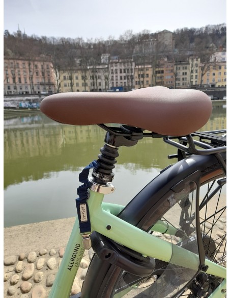Pince vélo jupe pour femme bleu uni pratique et originale !